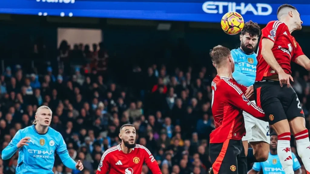 قمة مانشستر.. موعد ديربي يونايتد والسيتي والقنوات الناقلة في الدوري الإنجليزي